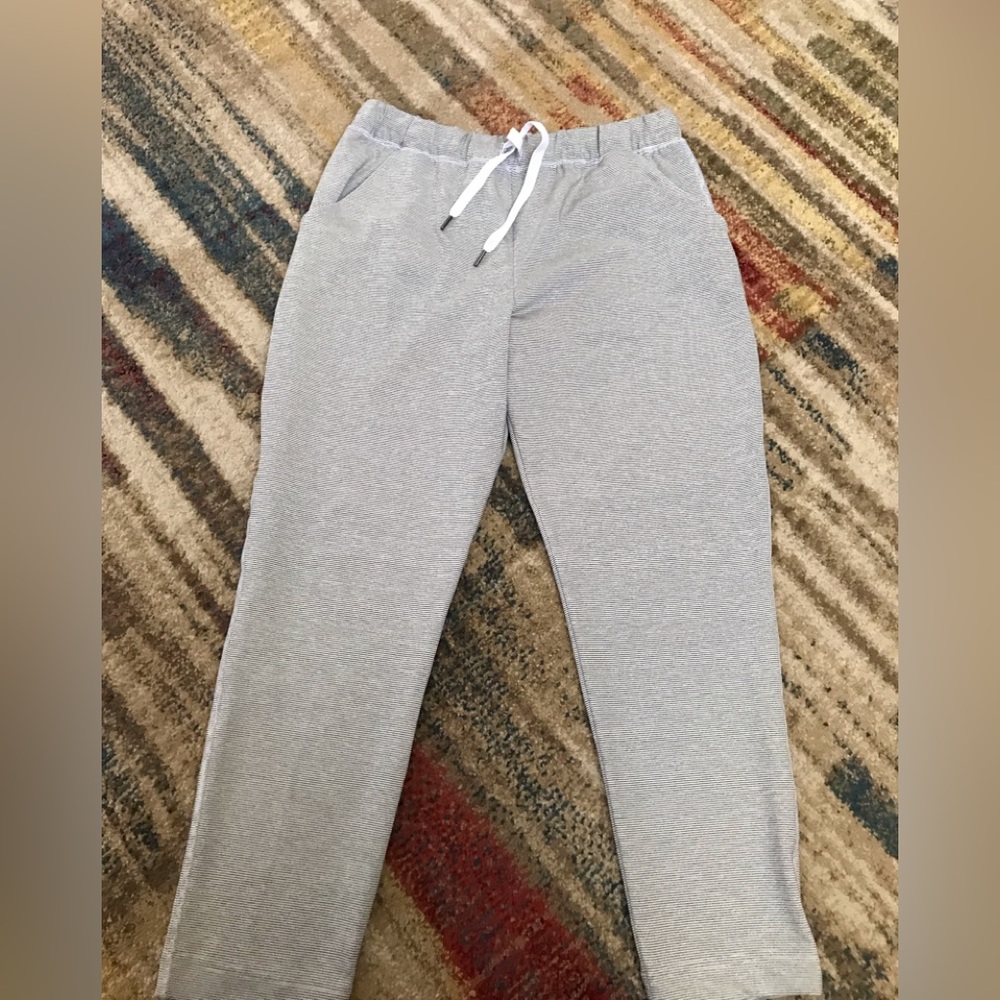 Stretch pants drawstring waist. Slightly cropped